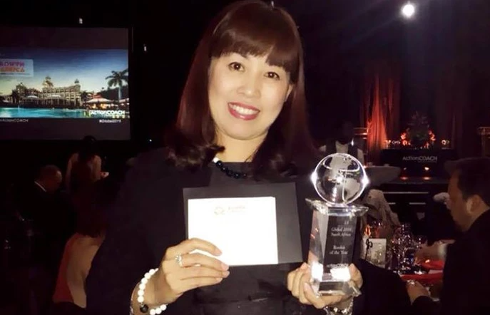 Giải thưởng “Rookie of the Year” được trao bởi ông Brad Sugars dành tặng bà Ngô Thị Bích Quyên.